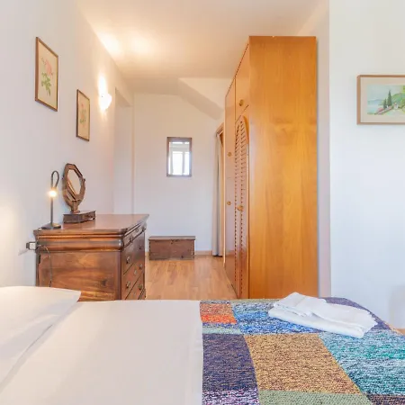 Glicine By Interhome * Perledo