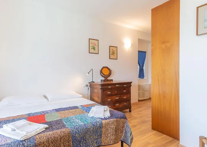 Glicine By Interhome Perledo