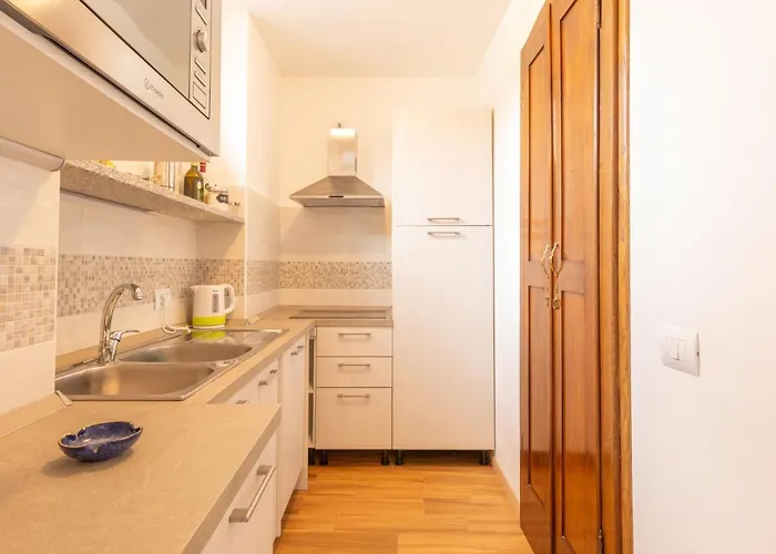 Glicine By Interhome شقة