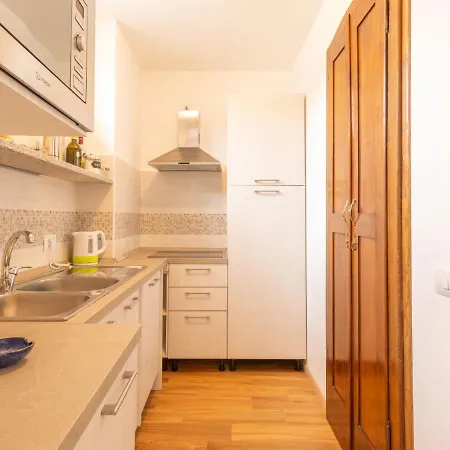 Glicine By Interhome Apartamento